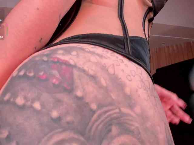 MilaLawrence webcam