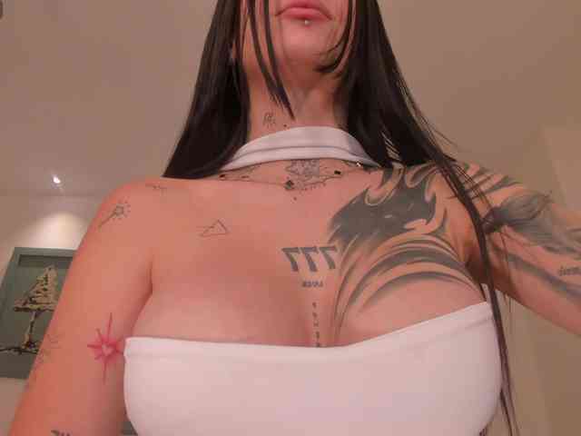 MilaLawrence webcam