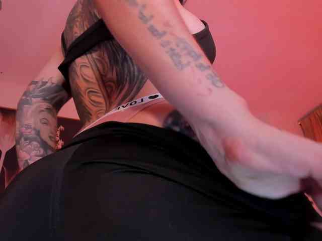 MilaLawrence webcam