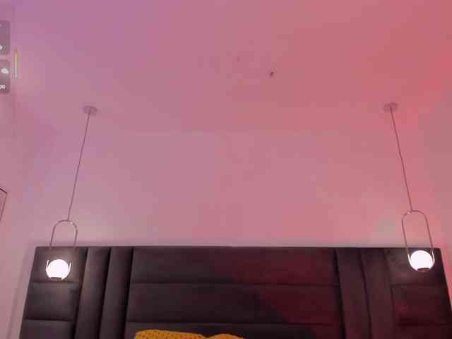 MilaLawrence webcam