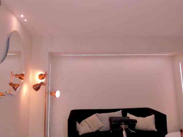 MilaLawrence webcam