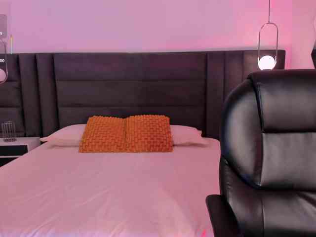 MilaLawrence webcam