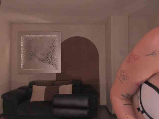 MilaLawrence webcam