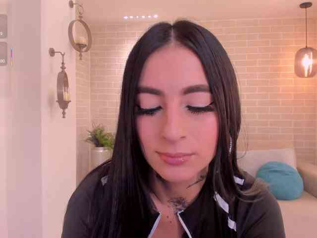 MilaLawrence webcam