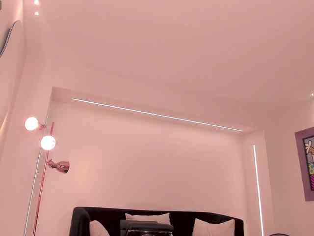 MilaLawrence webcam