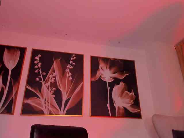 MilaLawrence webcam