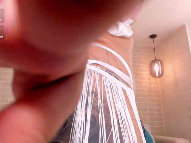 MilaLawrence webcam