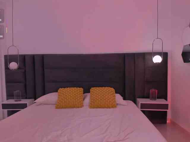 MilaLawrence webcam
