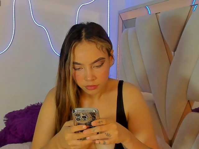 evelin-33 live cam on BongaCams