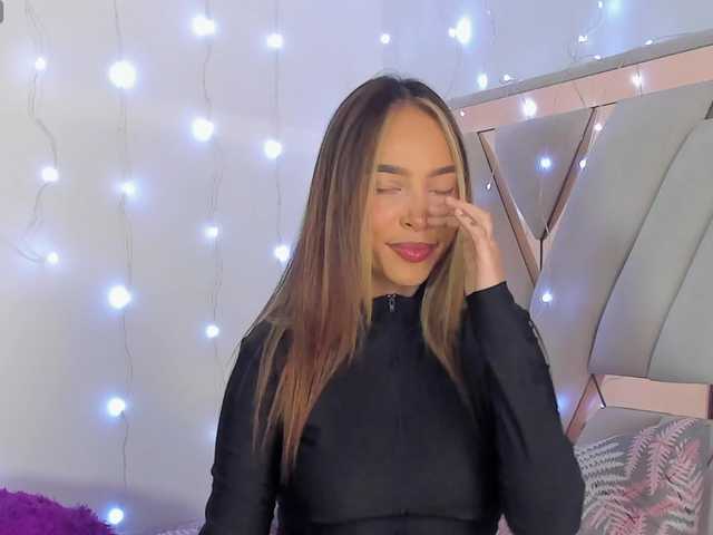 evelin-33 live cam on BongaCams