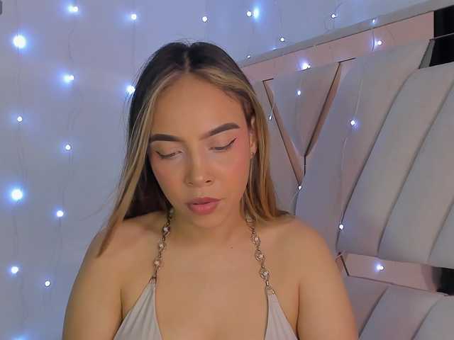 evelin-33 live cam on BongaCams