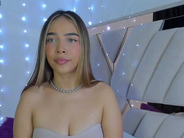 evelin-33 live cam on BongaCams