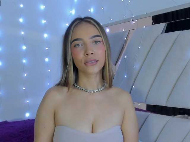 evelin-33 live cam on BongaCams
