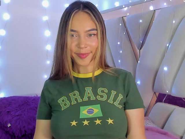 evelin-33 live cam on BongaCams