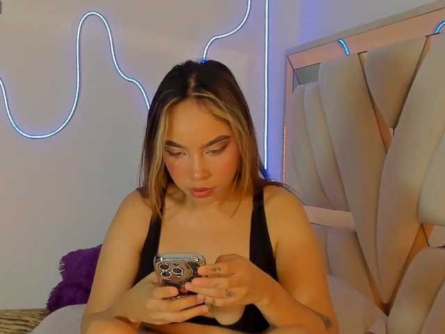 evelin-33 live cam on BongaCams