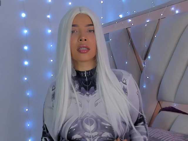 evelin-33 live cam on BongaCams