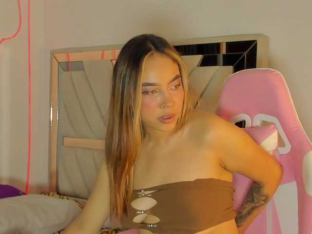 evelin-33 live cam on BongaCams