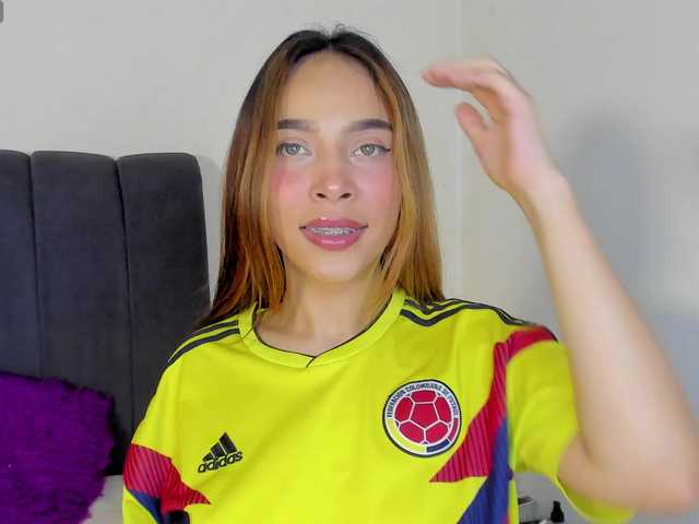 evelin-33 live cam on BongaCams
