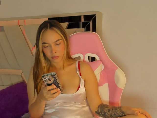 evelin-33 live cam on BongaCams