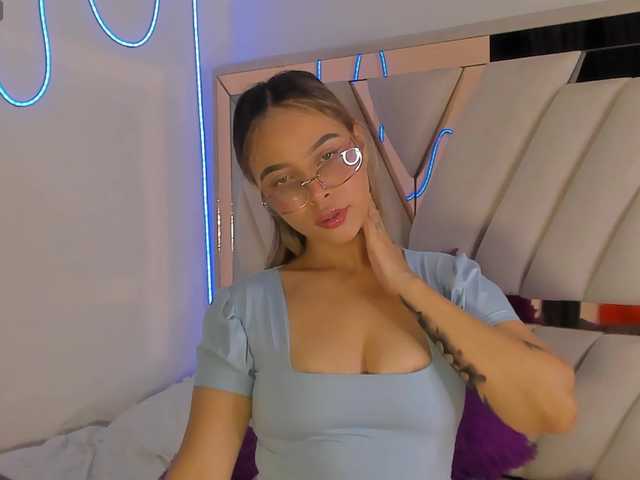 evelin-33 live cam on BongaCams