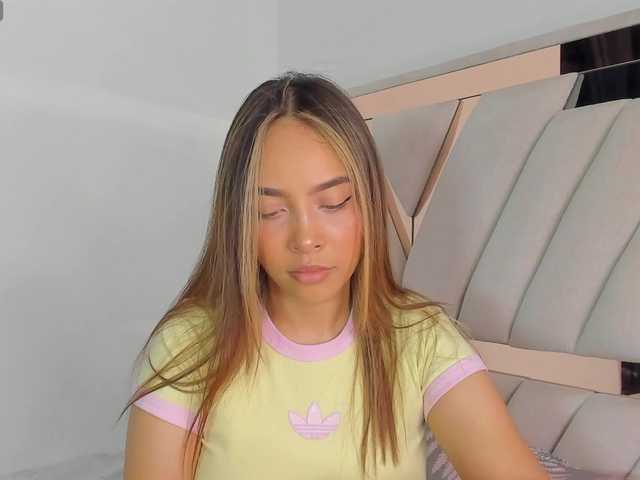 evelin-33 live cam on BongaCams