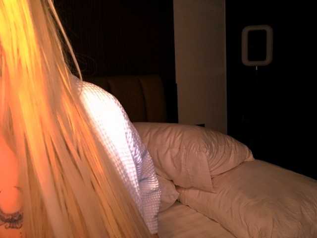 BlondeDollTia live cam on BongaCams