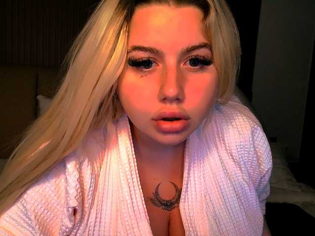 BlondeDollTia