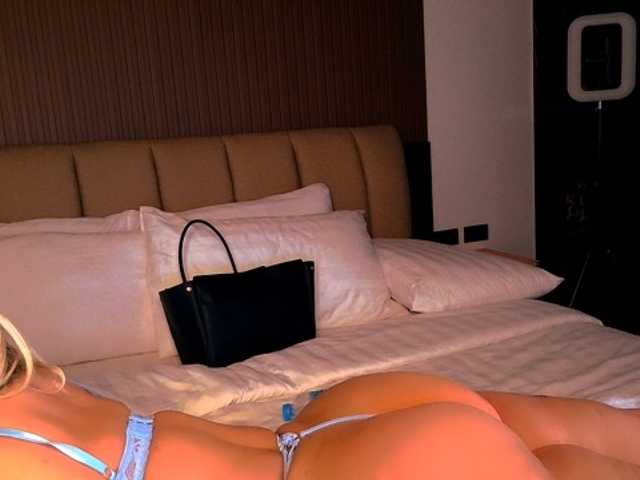 BlondeDollTia live cam on BongaCams