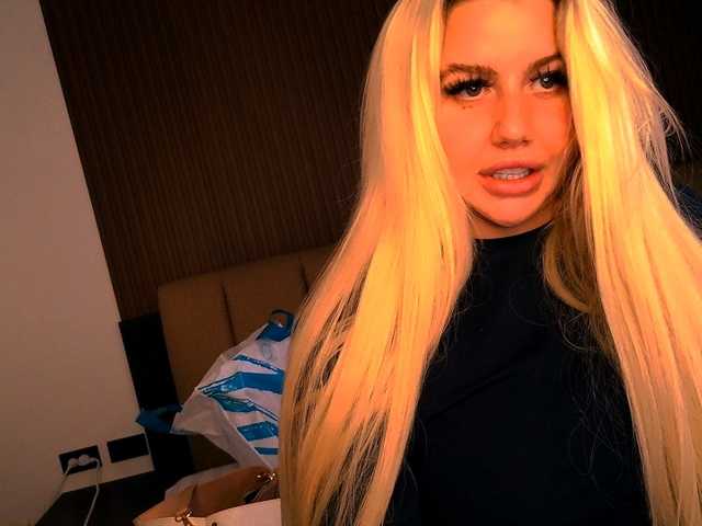 BlondeDollTia