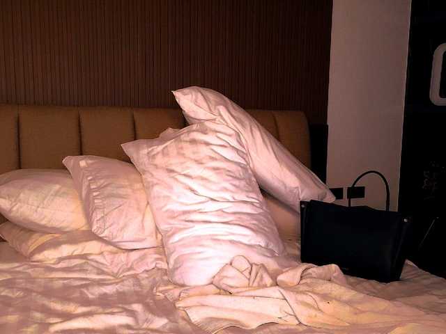 BlondeDollTia live cam on BongaCams