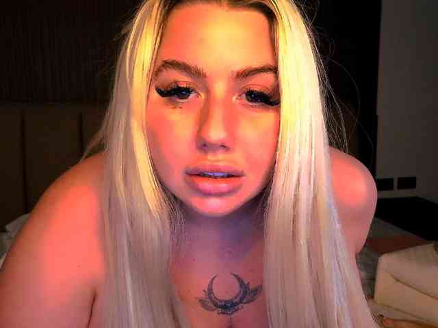 TiaDollDotCom webcam