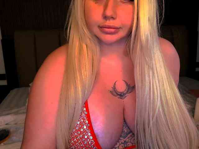 TiaDollDotCom webcam