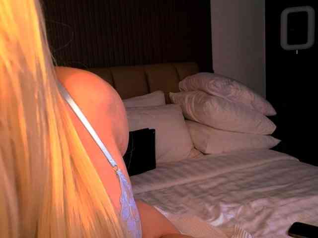 KaylaDoll webcam