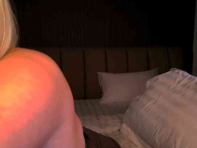 TiaDollDotCom webcam