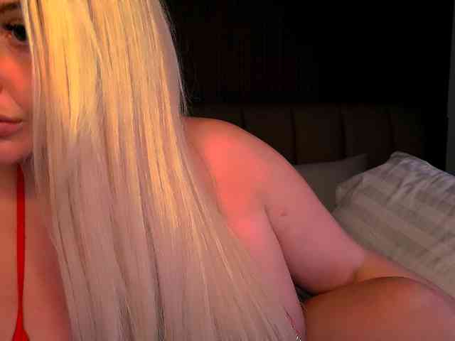 TiaDollDotCom webcam