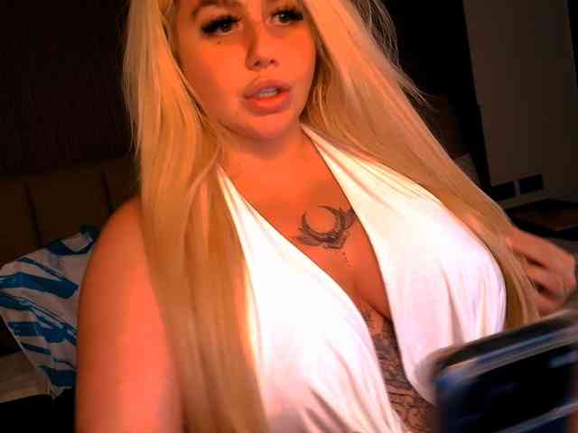 TiaDollDotCom webcam