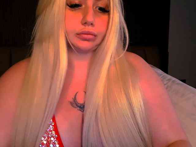 TiaDollDotCom webcam