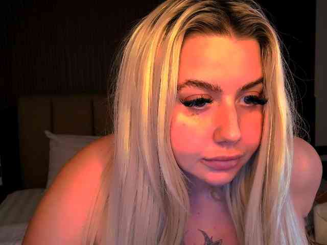 TiaDollDotCom webcam