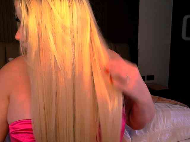 BlondeDollTia