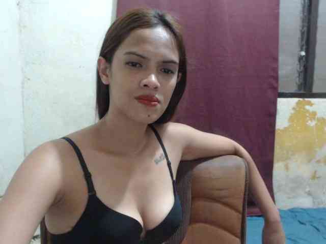 Rochellebones webcam