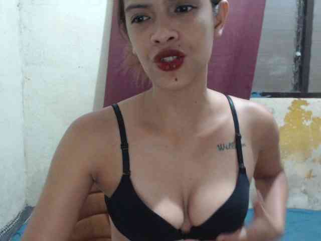 Rochellebones webcam