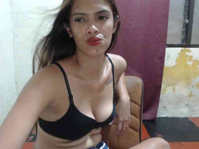 Rochellebones webcam