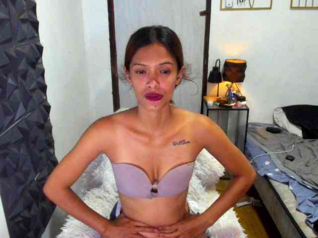 Rochellebones webcam