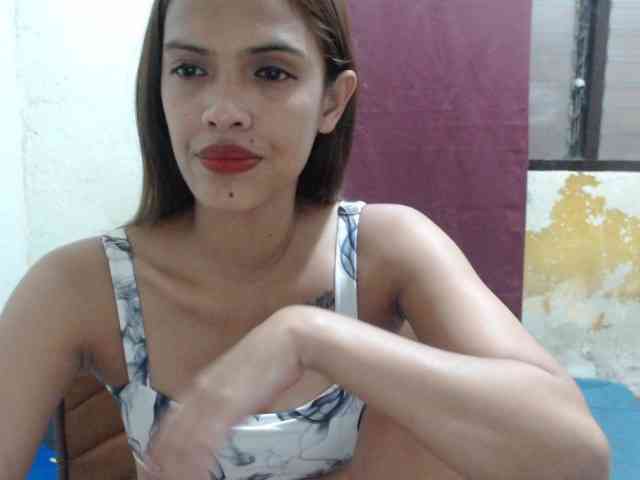 Rochellebones webcam