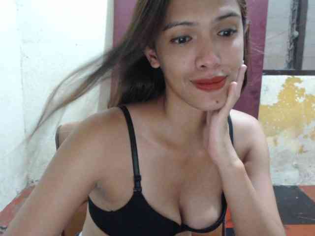 Rochellebones webcam