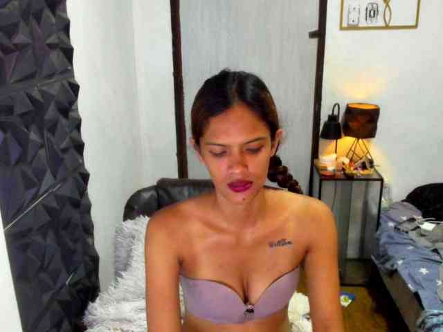 Rochellebones webcam