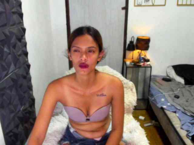 Rochellebones webcam