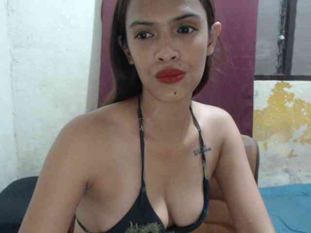 Rochellebones webcam