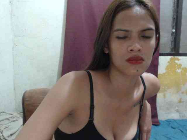 Rochellebones Live Webcam on BongaCams