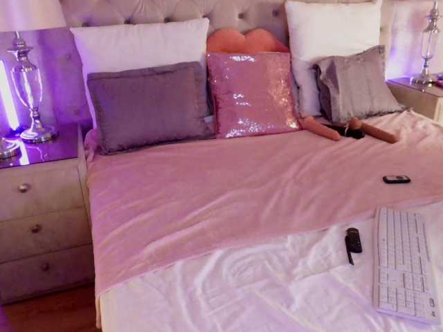 AnnaKarina — live female cam